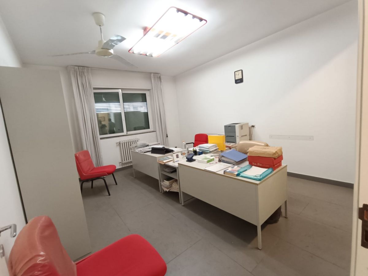 Ufficio di  5 vani /120 mq  a Andria (zona VIA CORATO)