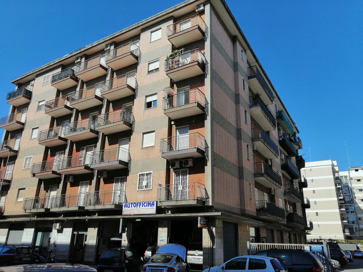 Appartamento di  3 vani /105 mq  a Bari - San Pasquale alta (zona VCINANE PARCO 2 GIUGNO)