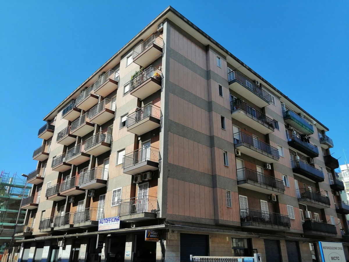 Appartamento di  3 vani /105 mq  a Bari - San Pasquale alta (zona VCINANE PARCO 2 GIUGNO)