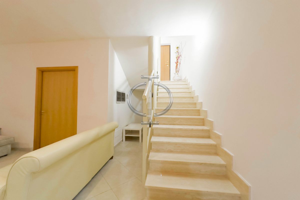 Villa (zona residenziale) di  6 vani /164 mq  a Bitritto