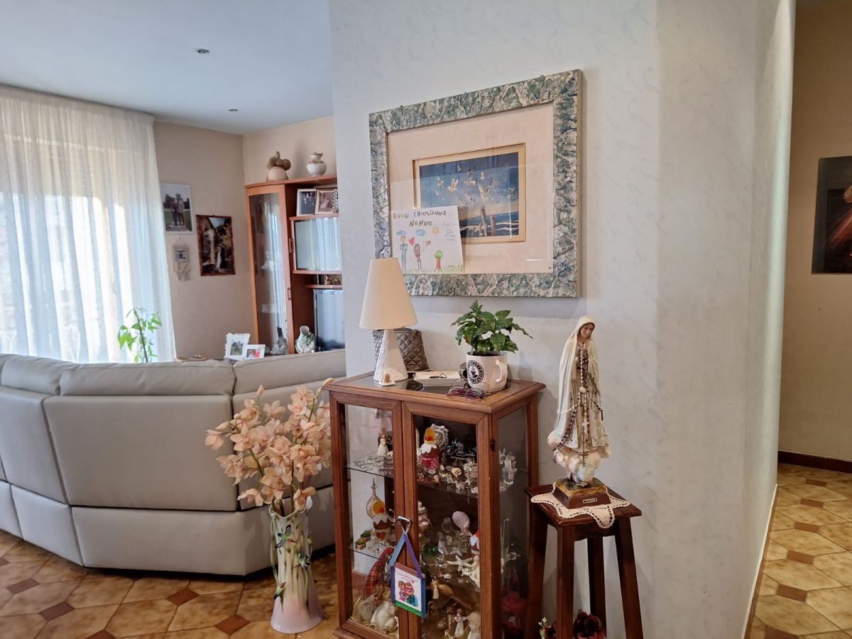 Appartamento di  3 vani /91 mq  a Noicattaro (zona zona via capurso)