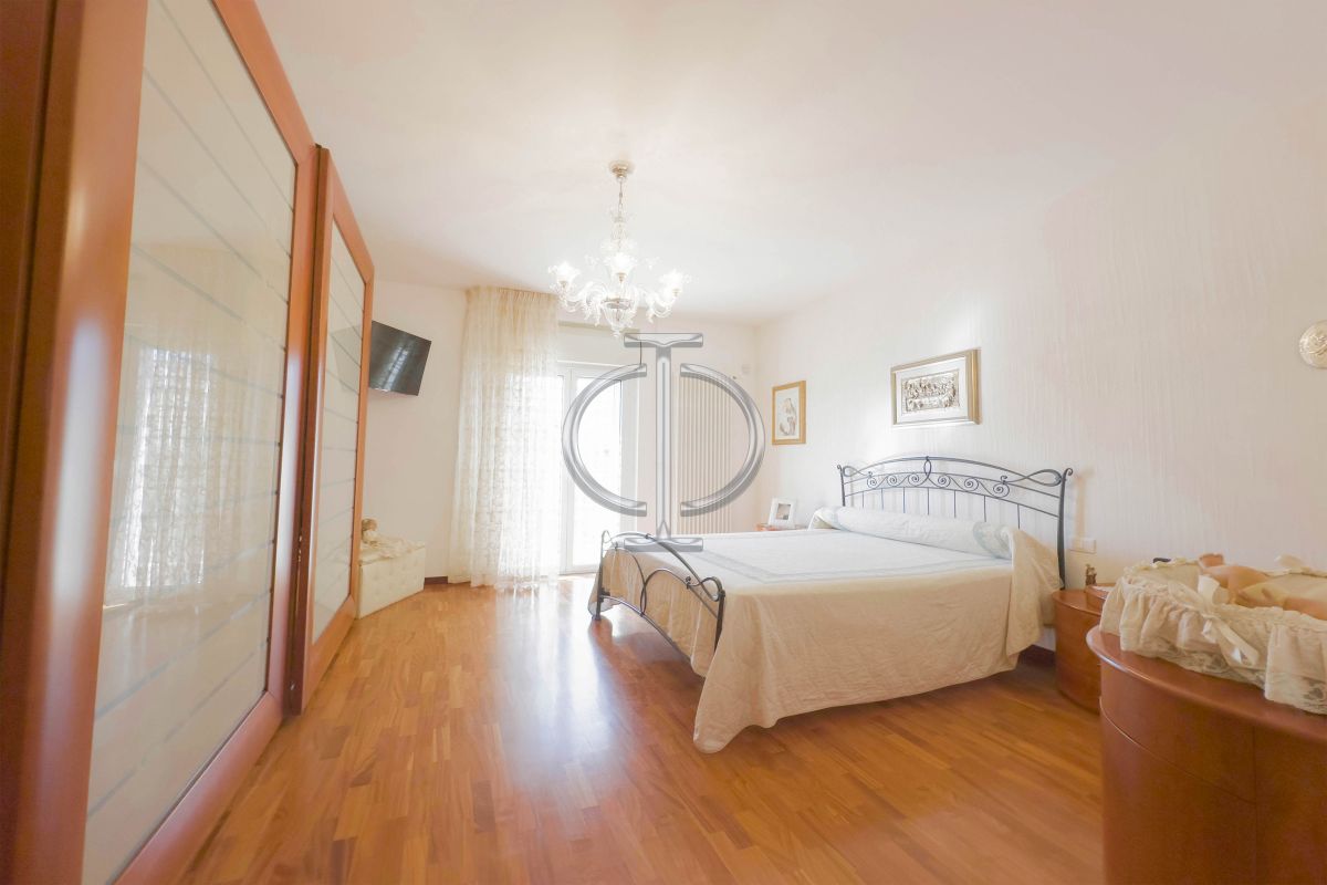 Villa (zona residenziale) di  6 vani /164 mq  a Bitritto