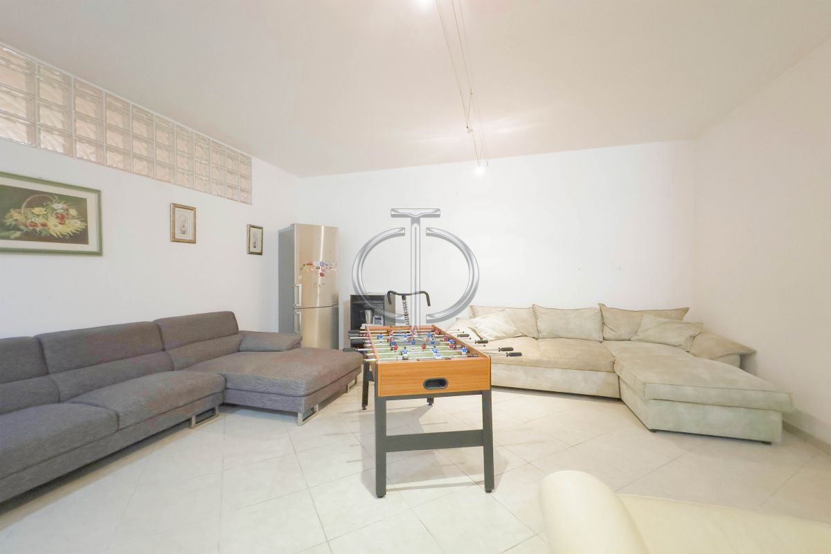 Villa (zona residenziale) di  6 vani /164 mq  a Bitritto