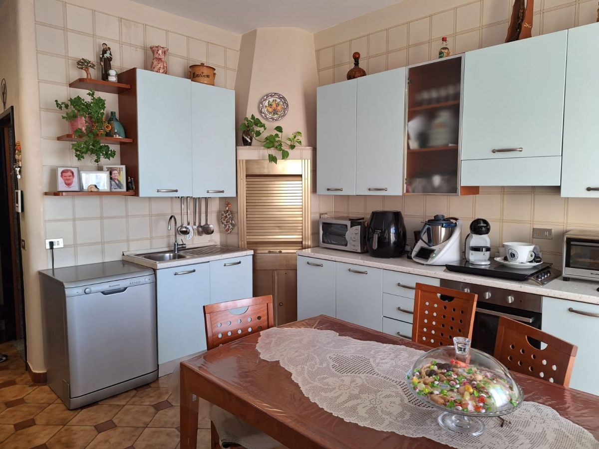 Appartamento di  3 vani /91 mq  a Noicattaro (zona zona via capurso)