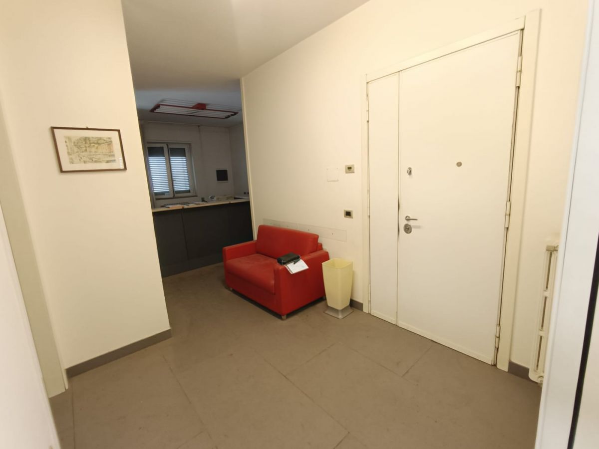 Ufficio di  5 vani /120 mq  a Andria (zona VIA CORATO)