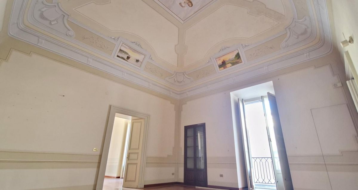 Appartamento di  5 vani /174 mq  a Bisceglie (zona Centro)