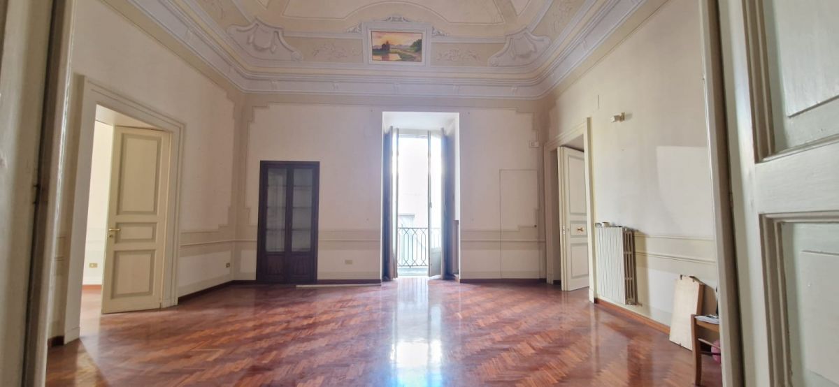 Appartamento di  5 vani /174 mq  a Bisceglie (zona Centro)