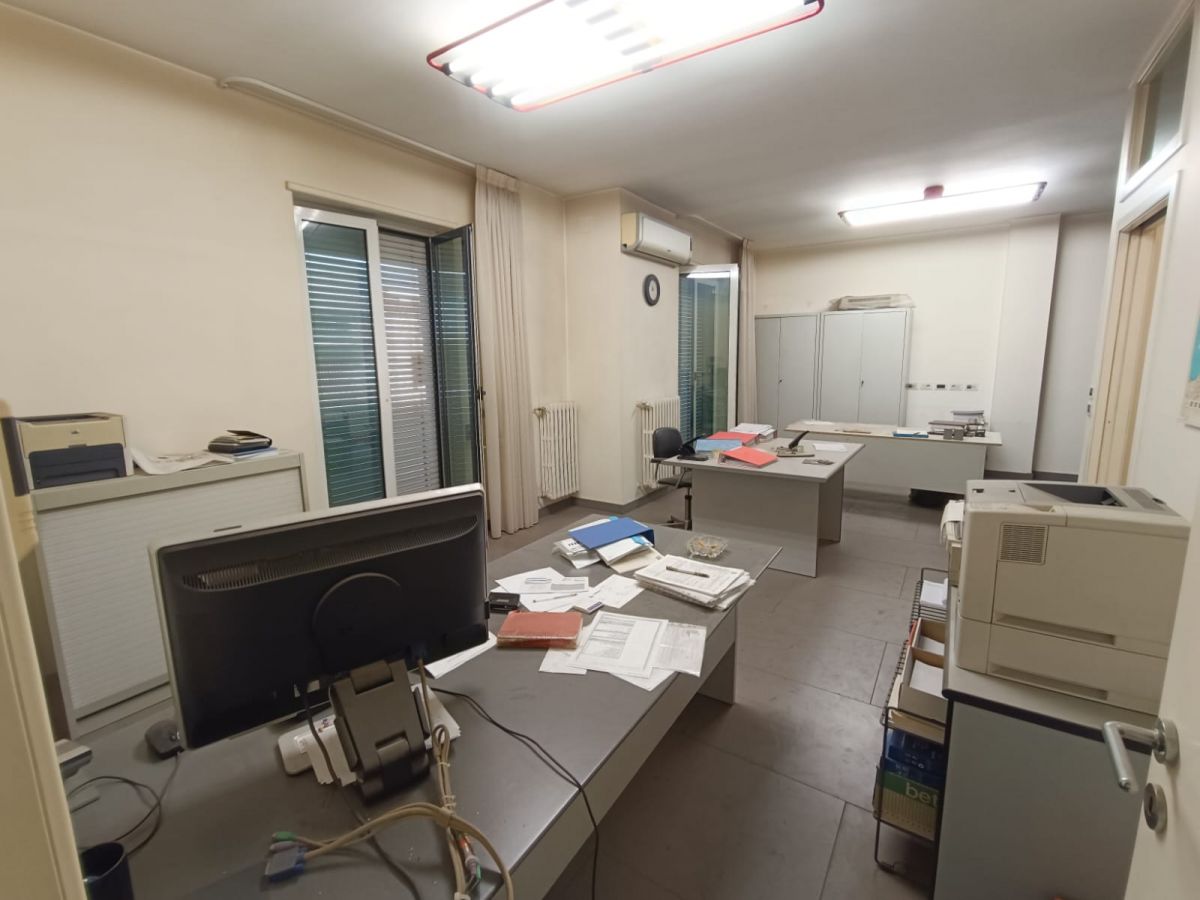 Ufficio di  5 vani /120 mq  a Andria (zona VIA CORATO)