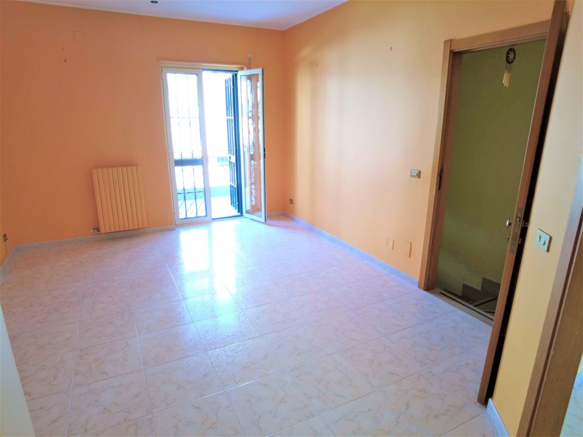 Appartamento di  3 vani /100 mq  a Palo del Colle (zona  )