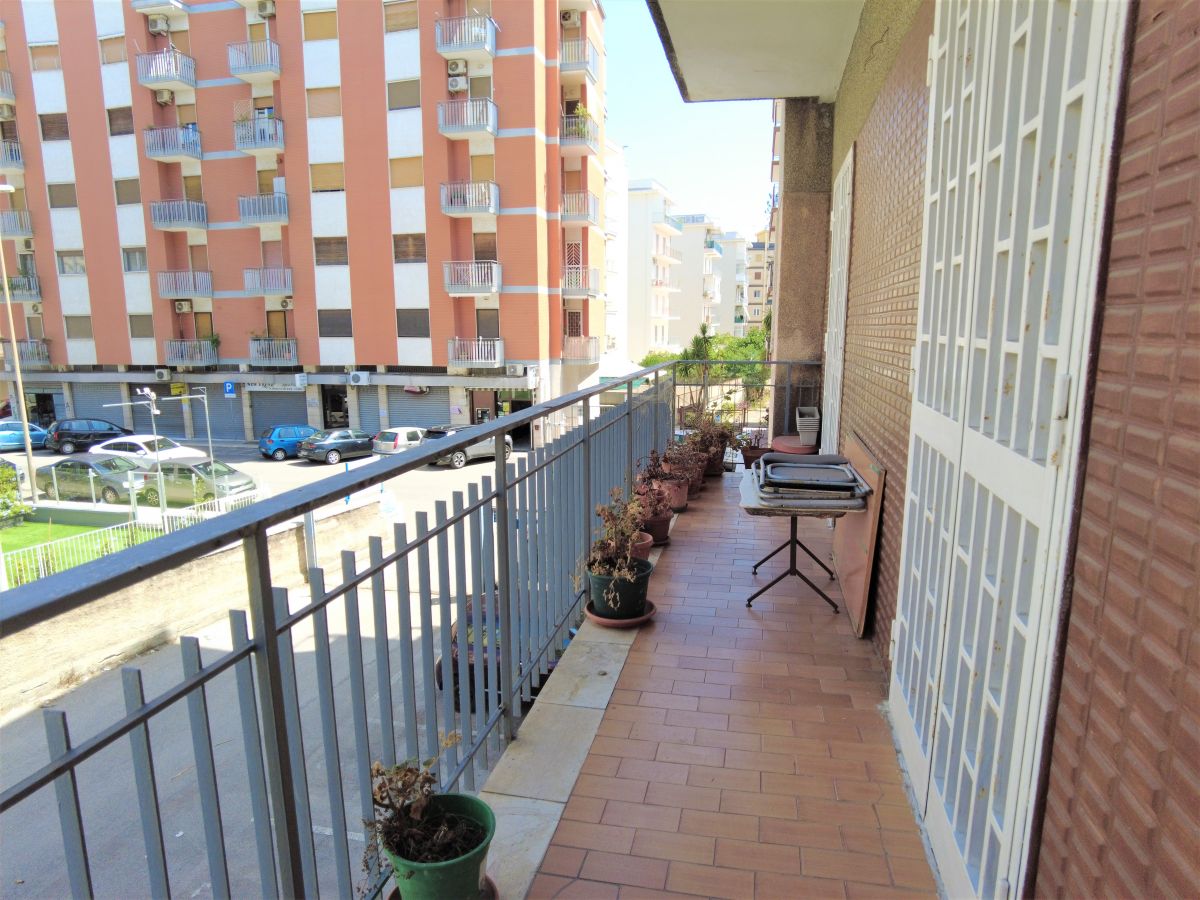 Appartamento di  3 vani /105 mq  a Bari - San Pasquale alta (zona VCINANE PARCO 2 GIUGNO)