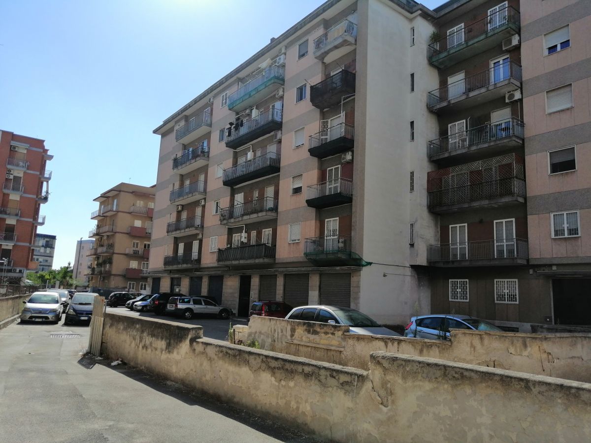 Appartamento di  3 vani /105 mq  a Bari - San Pasquale alta (zona VCINANE PARCO 2 GIUGNO)