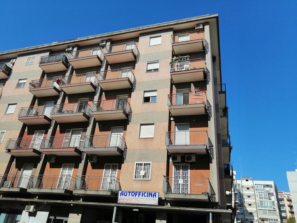 Appartamento di  3 vani /105 mq  a Bari - San Pasquale alta (zona VCINANE PARCO 2 GIUGNO)