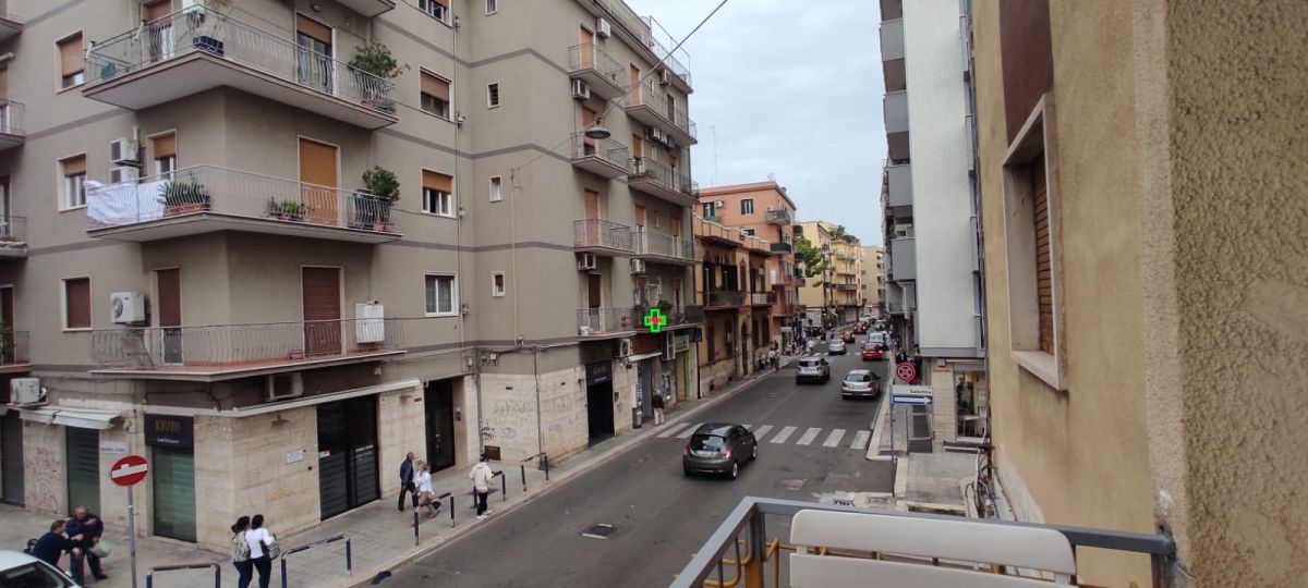 Appartamento di  3 vani /80 mq  a Bari - Carrassi (zona Vicinanze Mercato Ortofrutticolo - Ist. Tridente - Socrate)