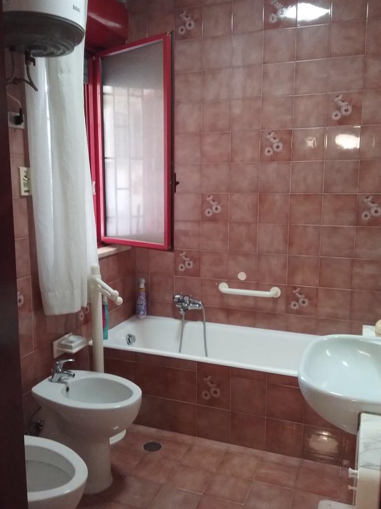 Appartamento di  4 vani /130 mq  a Bari - Poggiofranco (zona Poggiofranco)