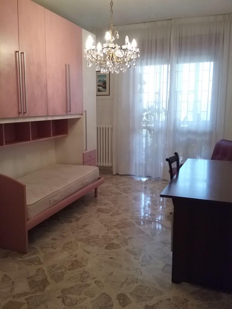 Appartamento di  4 vani /130 mq  a Bari - Poggiofranco (zona Poggiofranco)