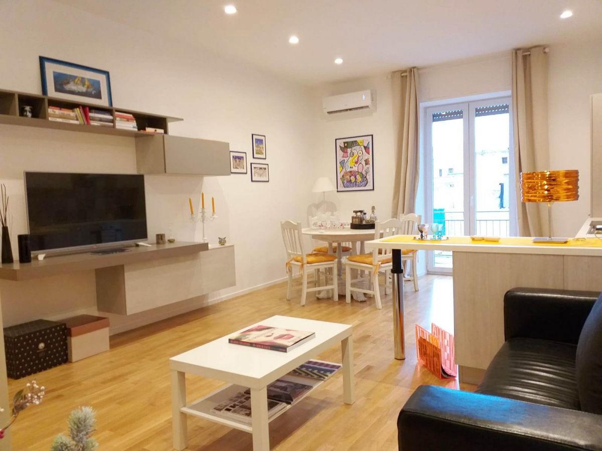 Appartamento di  3 vani /95 mq  a Trani (zona Centro)