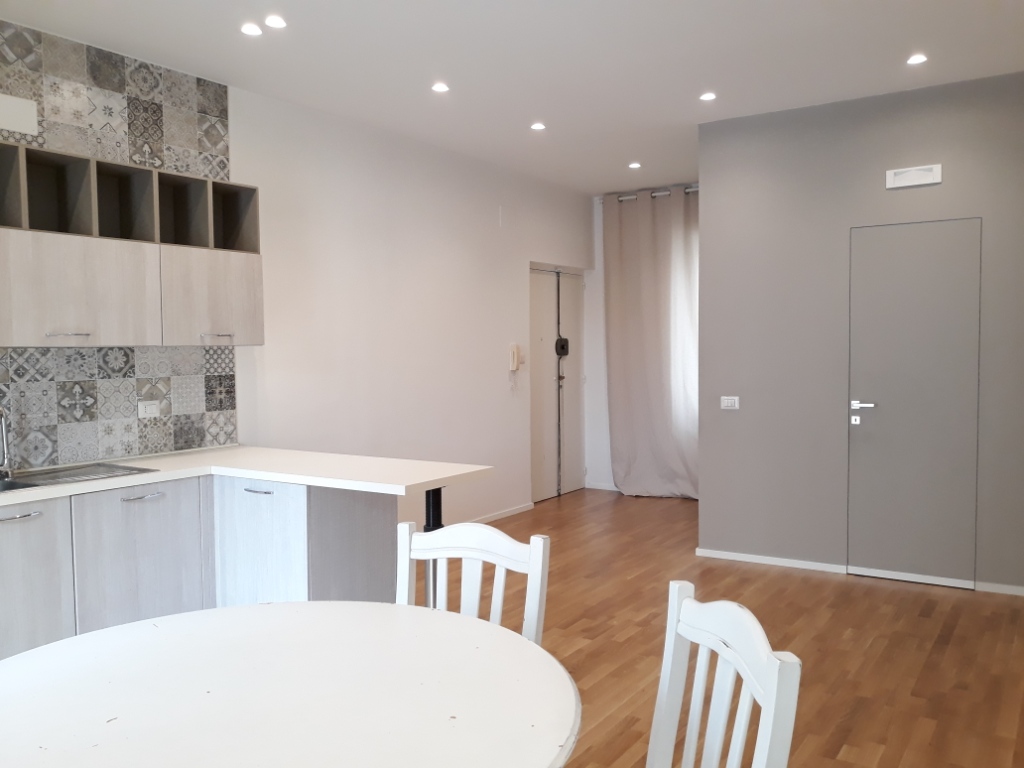 Appartamento di  3 vani /95 mq  a Trani (zona Centro)