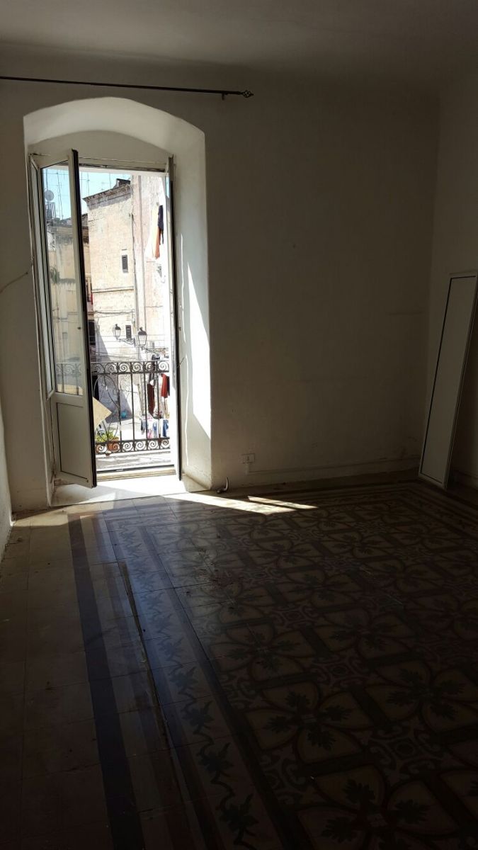 Palazzo / Stabile/150 mq  a Bari - Murat