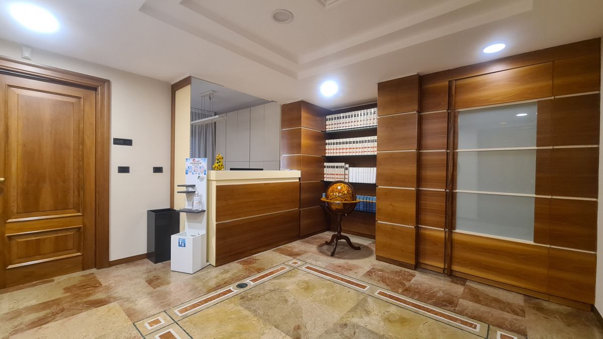 Appartamento di  6 vani /250 mq  a Bisceglie (zona Centro)