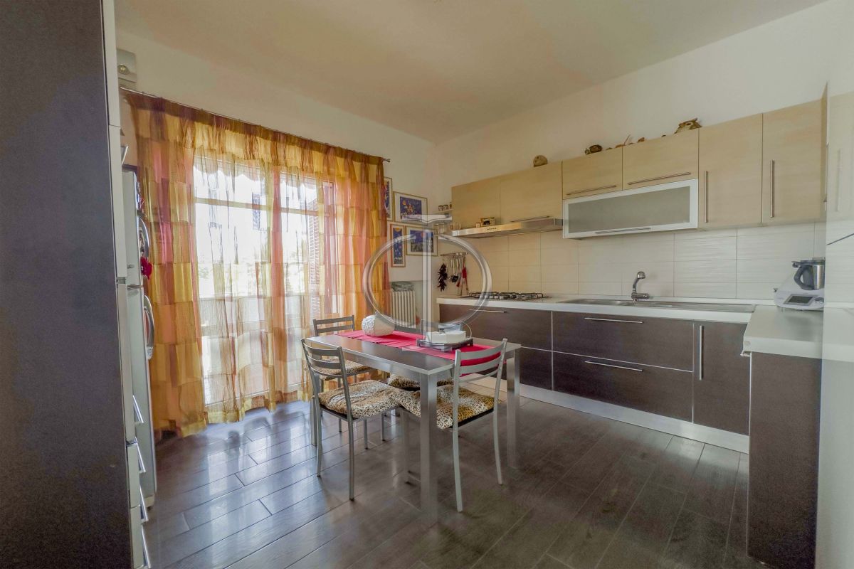 Villa (zona residenziale) di  6 vani /251 mq  a Bari - Palese