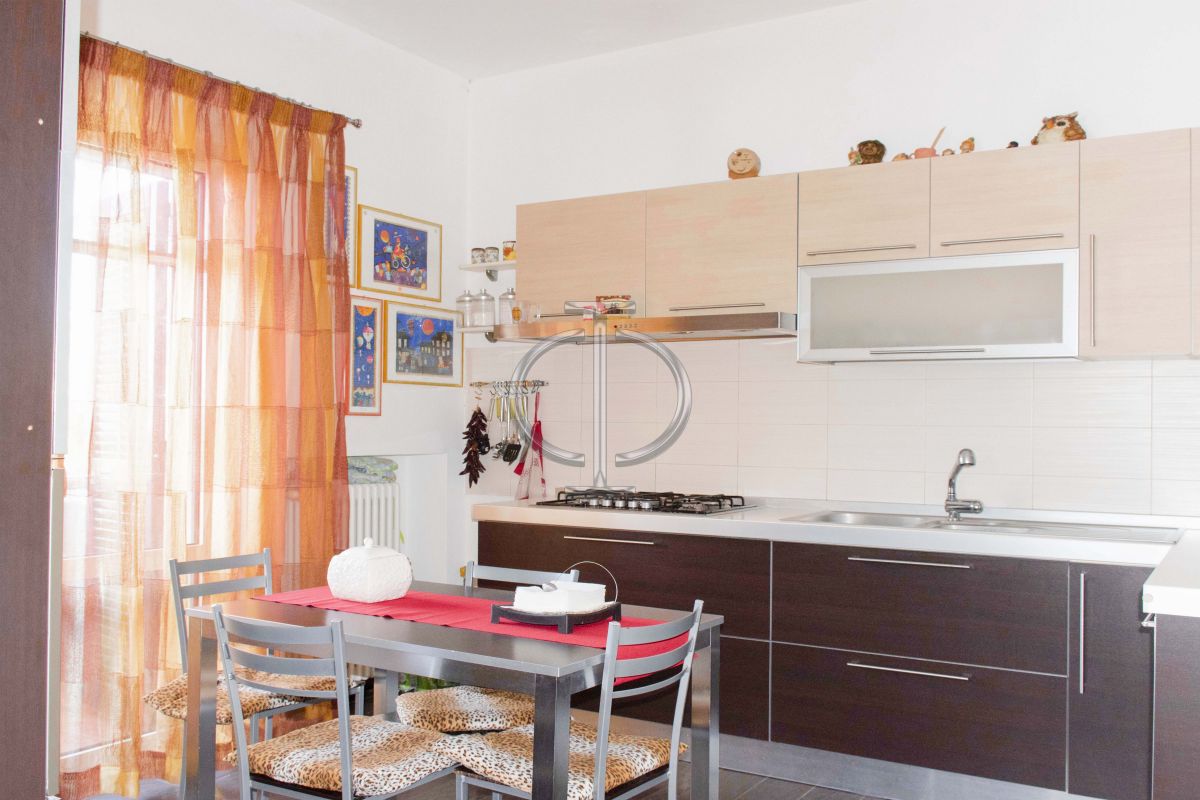 Villa (zona residenziale) di  6 vani /251 mq  a Bari - Palese