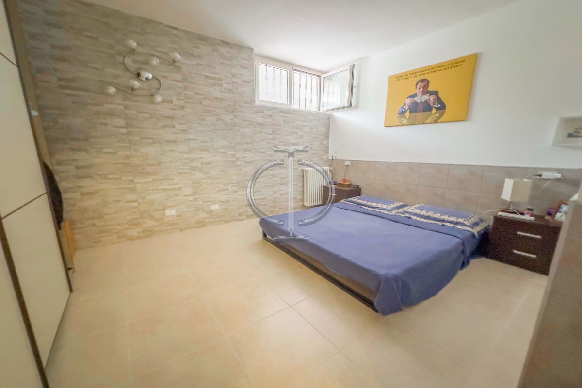 Villa (zona residenziale) di  6 vani /251 mq  a Bari - Palese