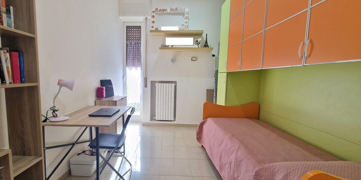 Appartamento di  4 vani /127 mq  a Trani (zona Nord)