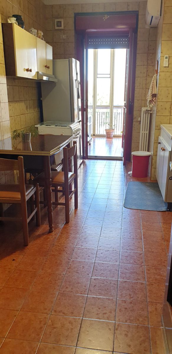 Appartamento di  4 vani /130 mq  a Bari - Poggiofranco (zona Poggiofranco)