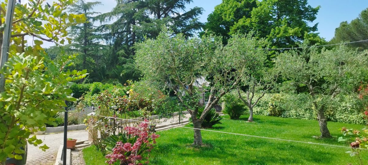 Villa (zona residenziale) di  5 vani /168 mq  a Cassano delle Murge (zona Mercadante)