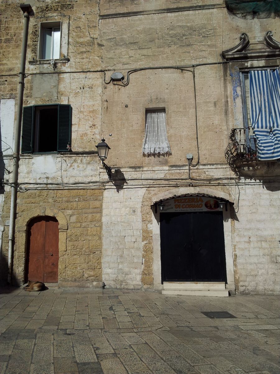 Palazzo / Stabile/150 mq  a Bari - Murat