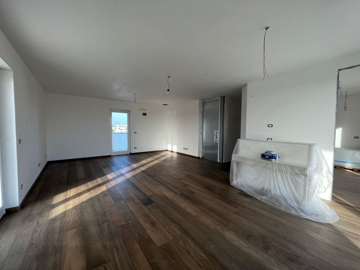 Appartamento di  5 vani /150 mq  a Conversano (zona centro)