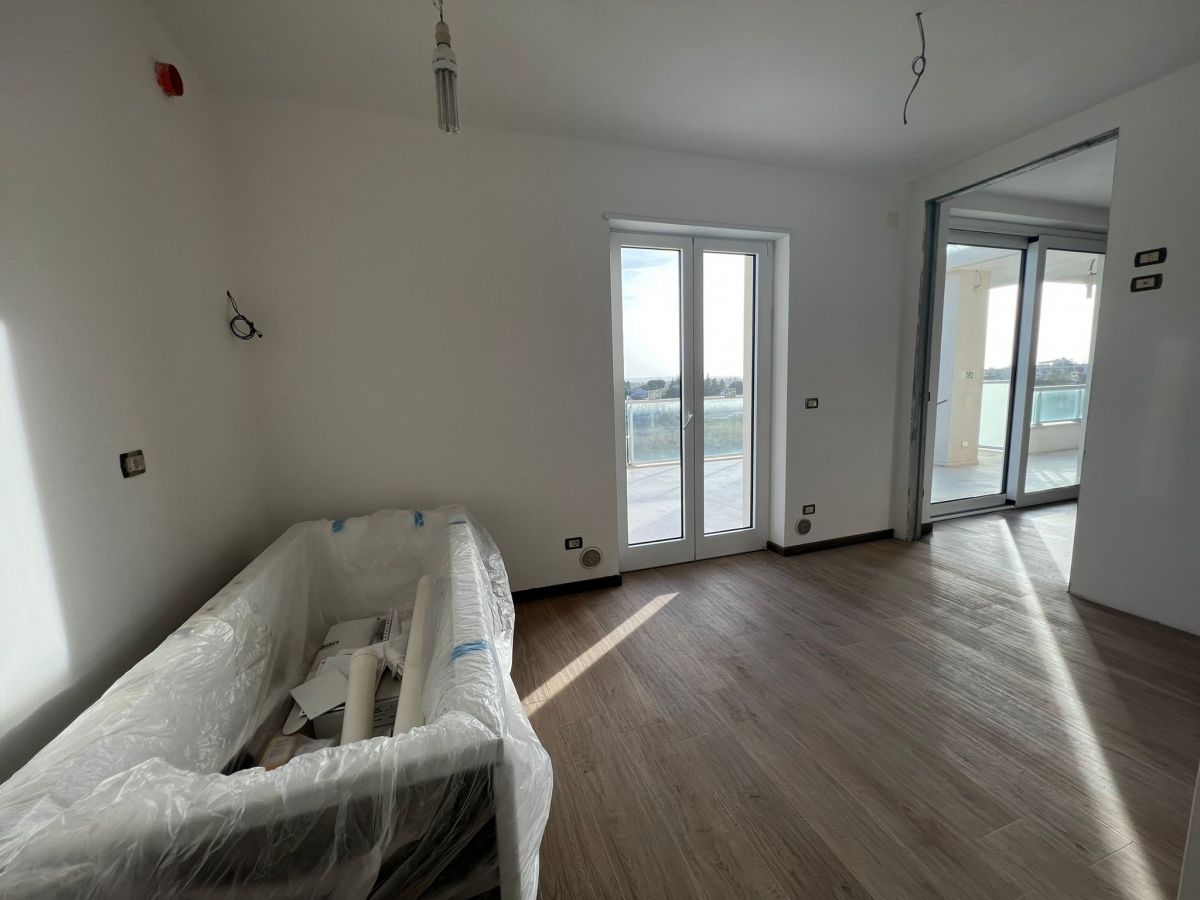 Appartamento di  5 vani /150 mq  a Conversano (zona centro)