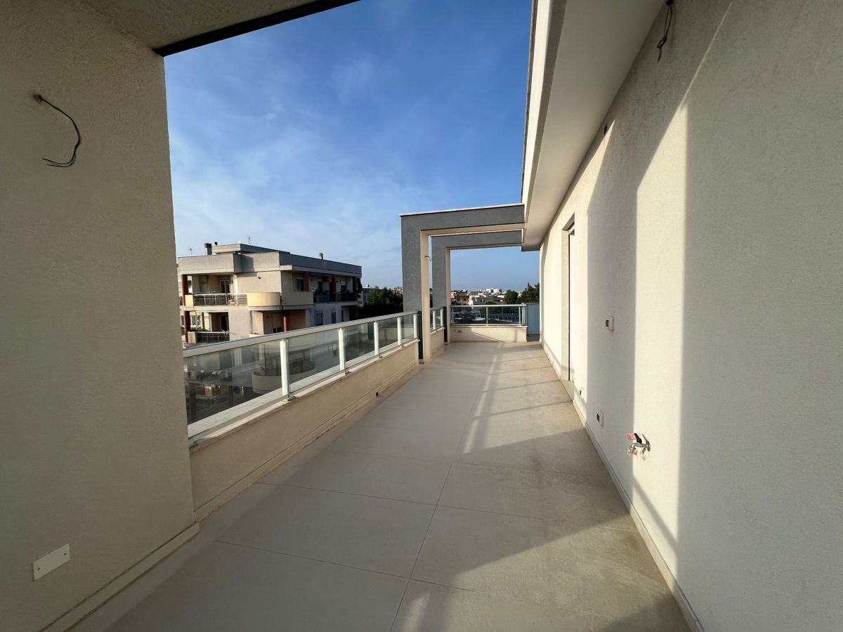 Appartamento di  5 vani /150 mq  a Conversano (zona centro)