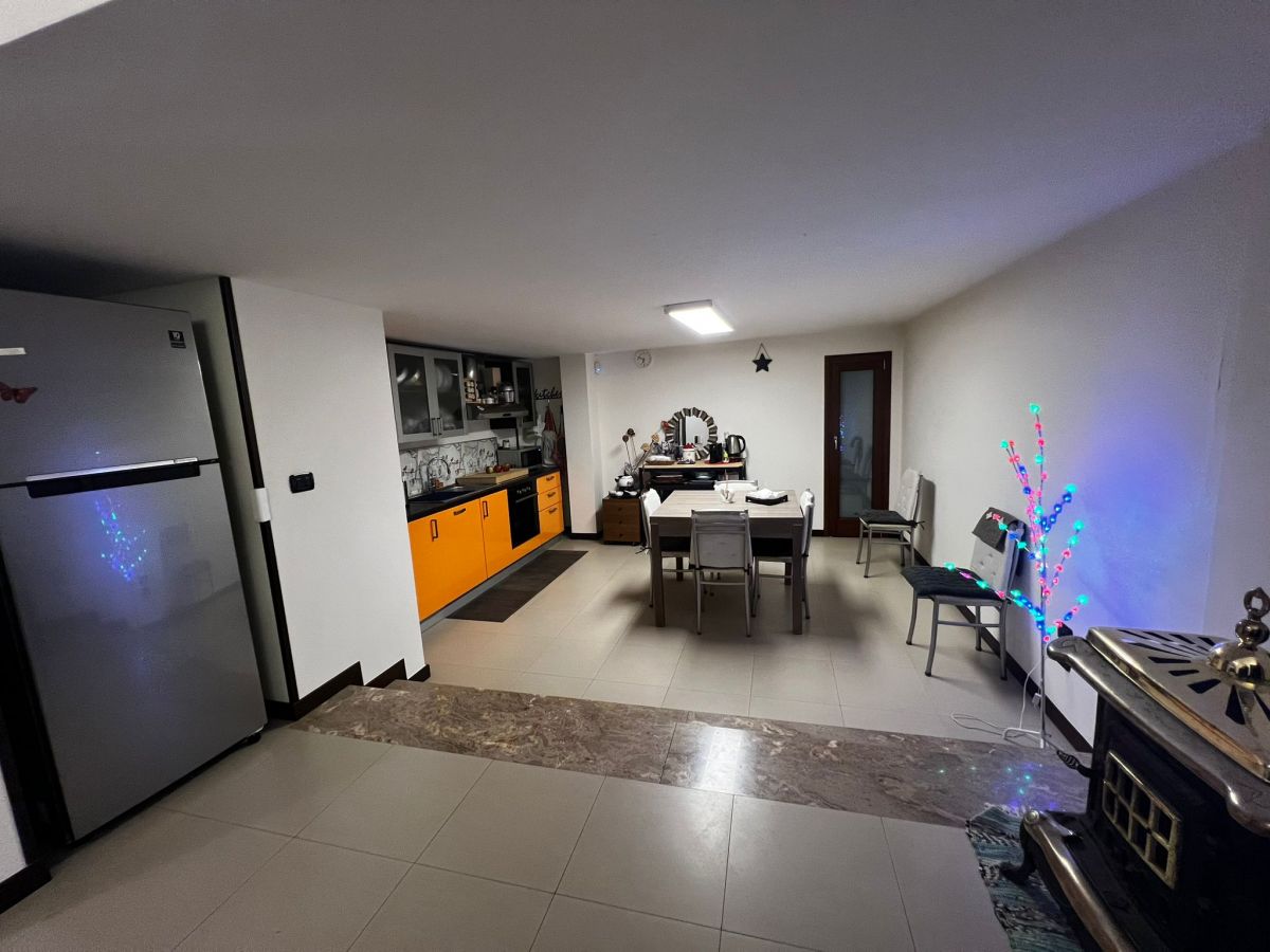 Loft / Open Space di  3 vani /80 mq  a Adelfia