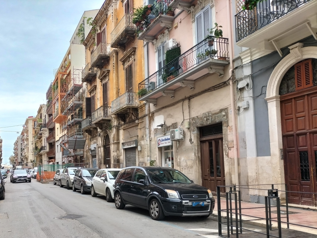 Bari Madonnella Via Abbrescia locale in vendita