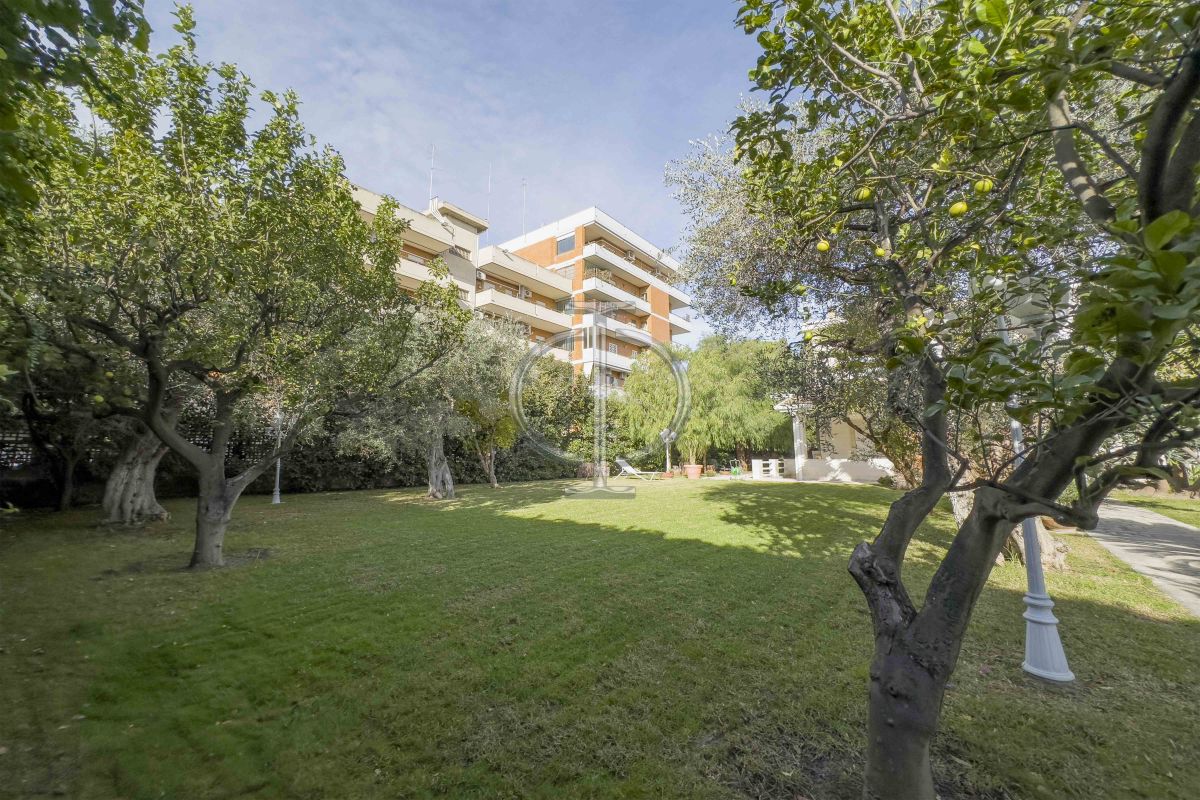 Villa (zona residenziale) di  6 vani /391 mq  a Bari - Poggiofranco