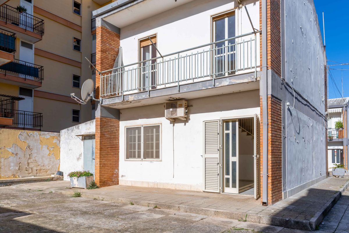 Casa indipendente di  4 vani /117 mq  a Casamassima (zona TRAV. VIA BARI)