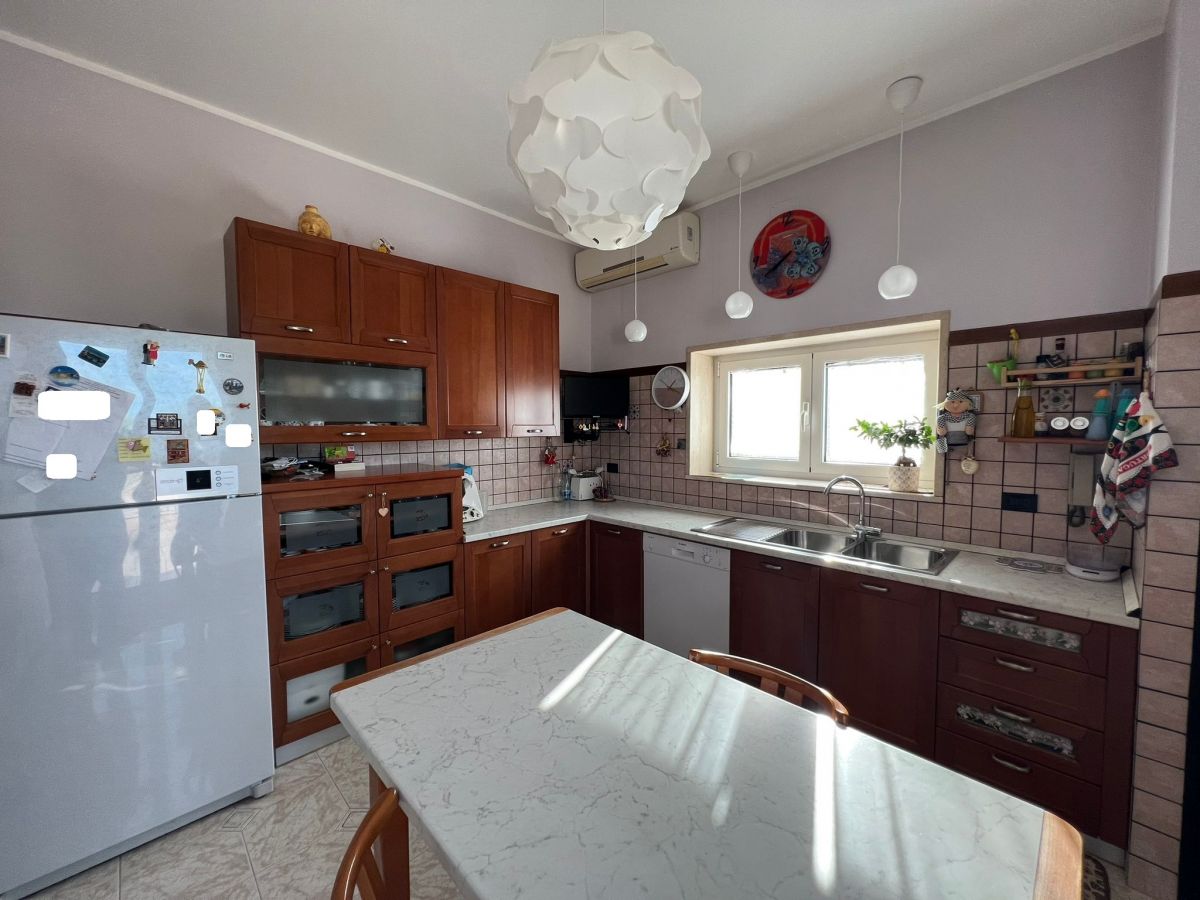 Villa (zona residenziale) di  6 vani /260 mq  a Conversano