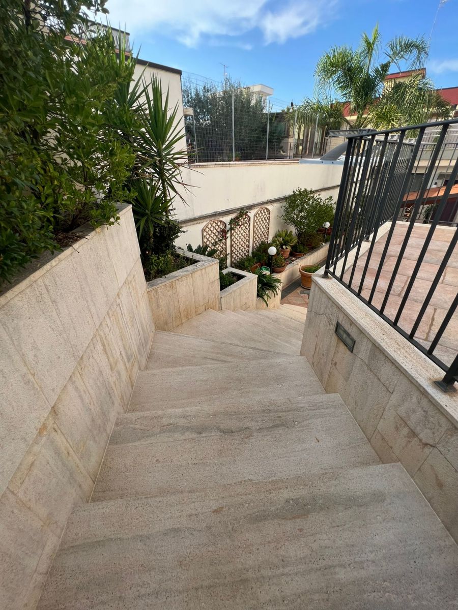 Villa (zona residenziale) di  6 vani /260 mq  a Conversano