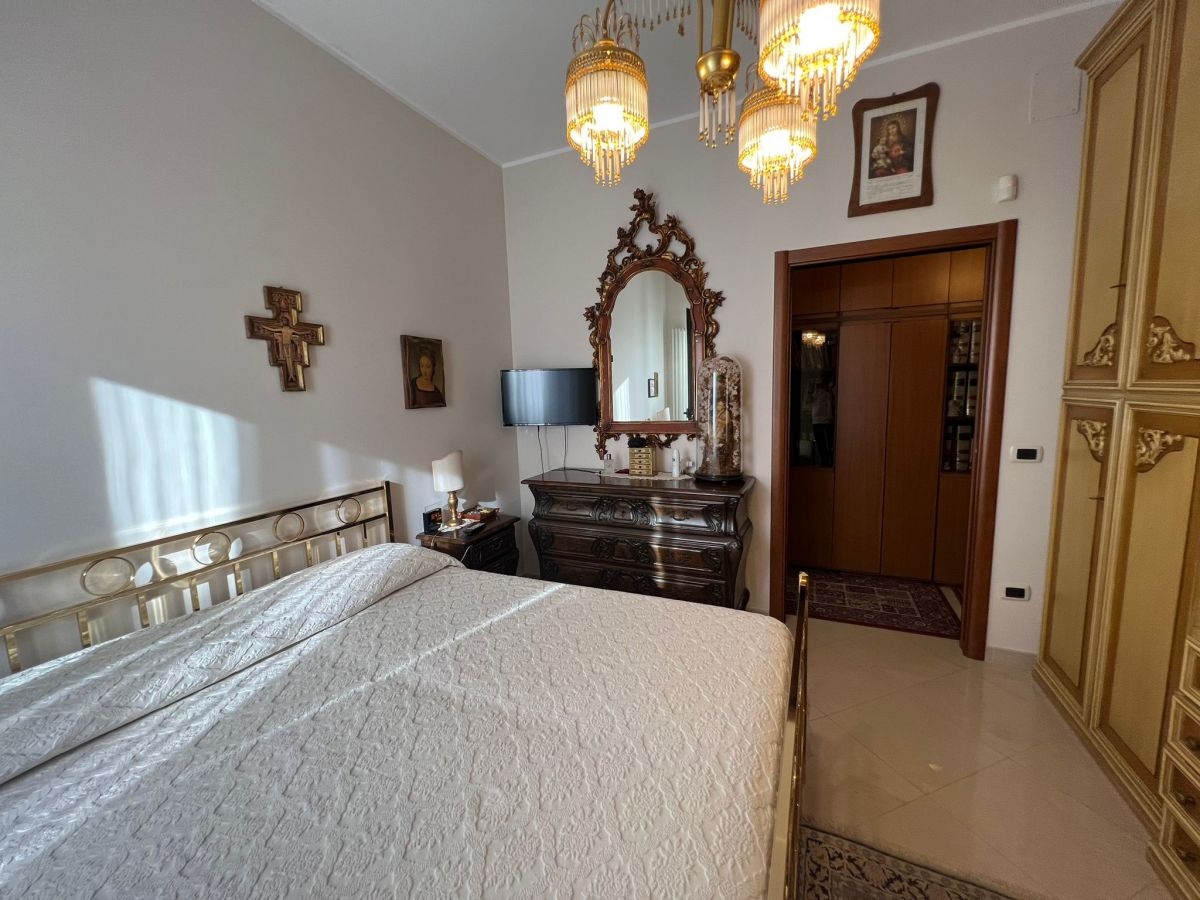 Villa (zona residenziale) di  6 vani /260 mq  a Conversano