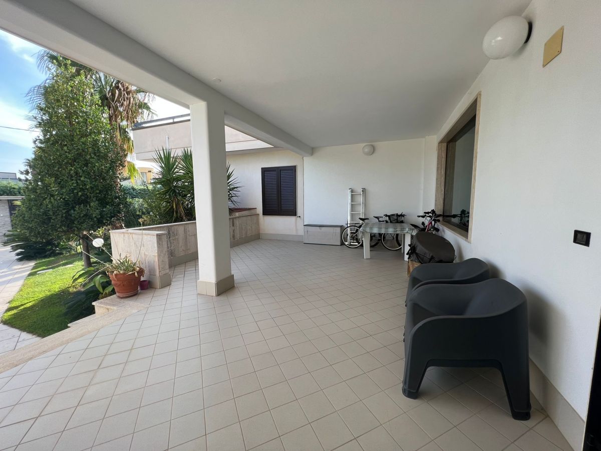 Villa (zona residenziale) di  6 vani /260 mq  a Conversano