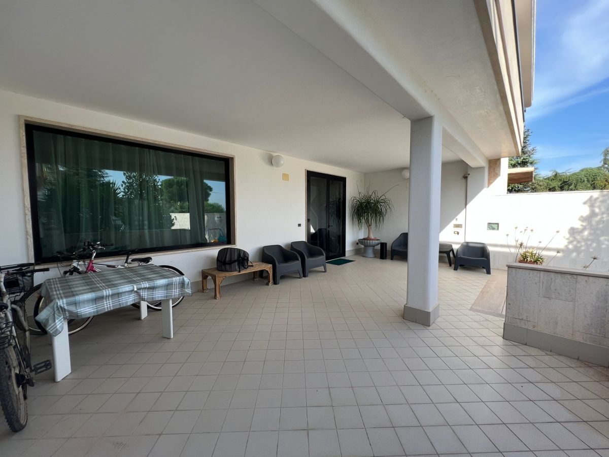 Villa (zona residenziale) di  6 vani /260 mq  a Conversano