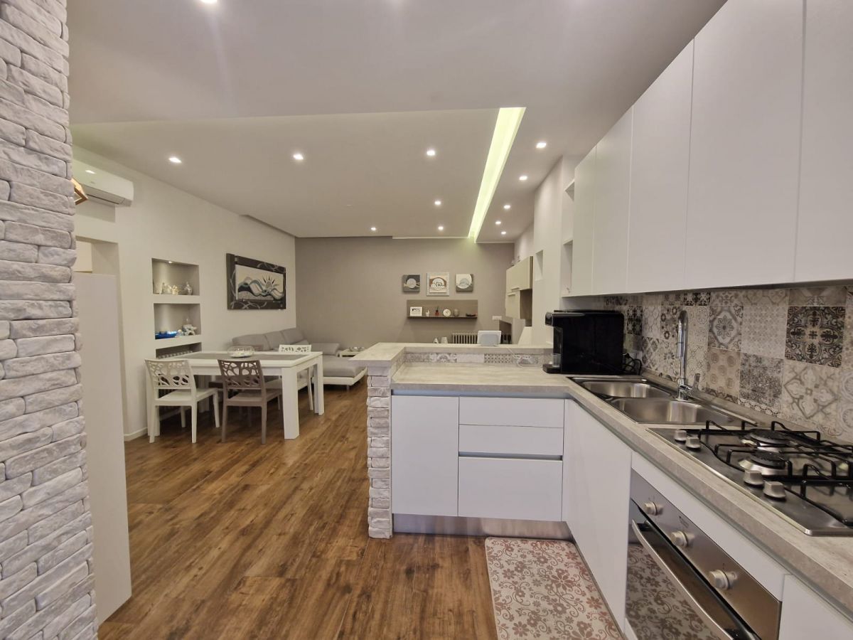 Appartamento di  3 vani /92 mq  a Trani (zona Centro)