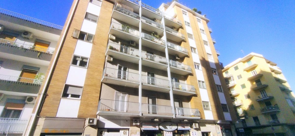 Appartamento di  6 vani /200 mq  a Bari - San Pasquale alta (zona SAN PASQUALE)