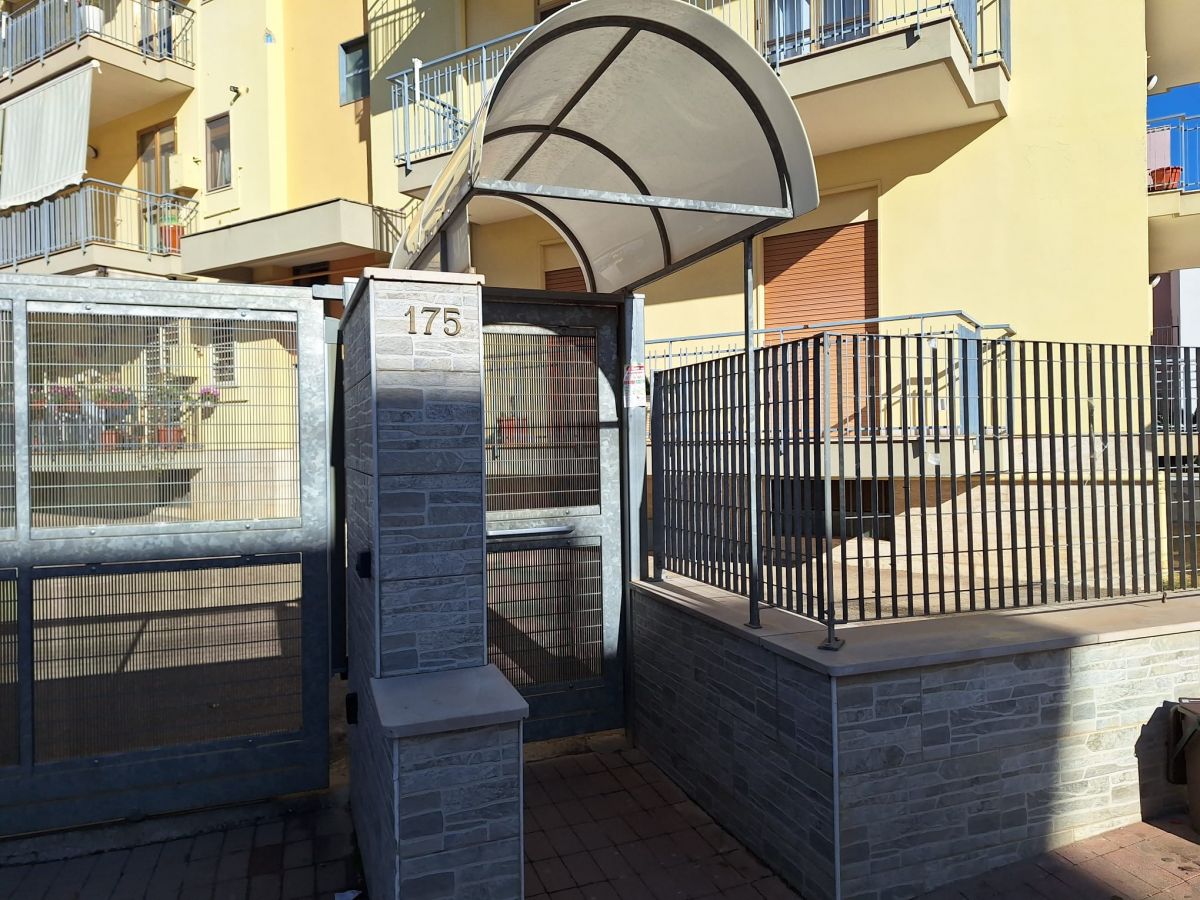 Appartamento di  4 vani /145 mq  a Noicattaro (zona zona via capurso)