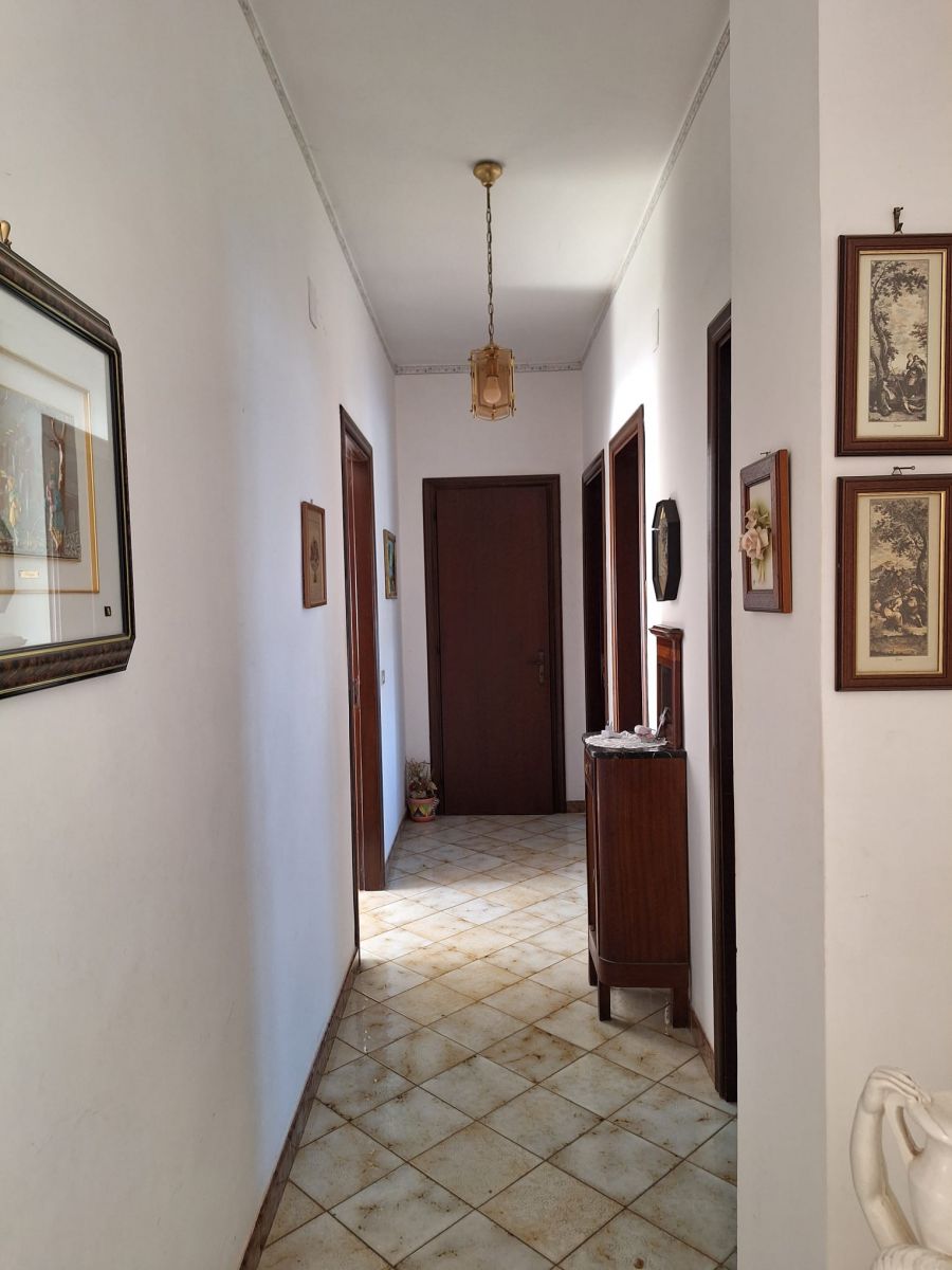 Appartamento di  4 vani /145 mq  a Noicattaro (zona zona via capurso)