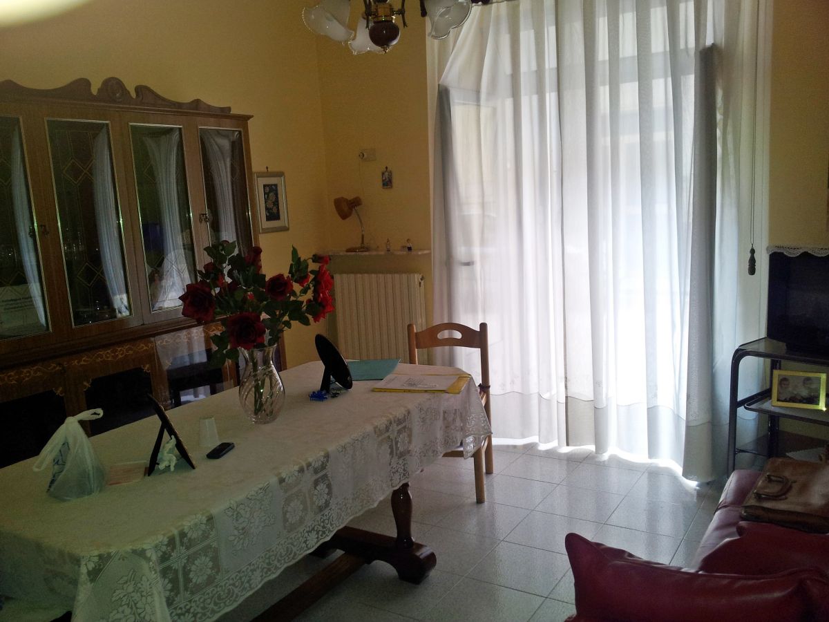 Casa indipendente di  3 vani /97 mq  a Corato (zona Via C. del Monte)