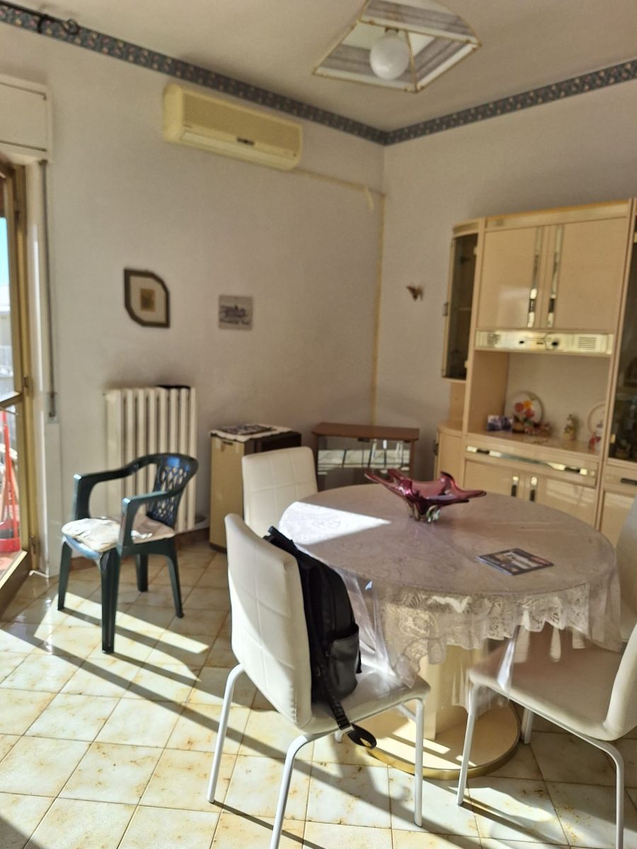 Appartamento di  4 vani /145 mq  a Noicattaro (zona zona via capurso)