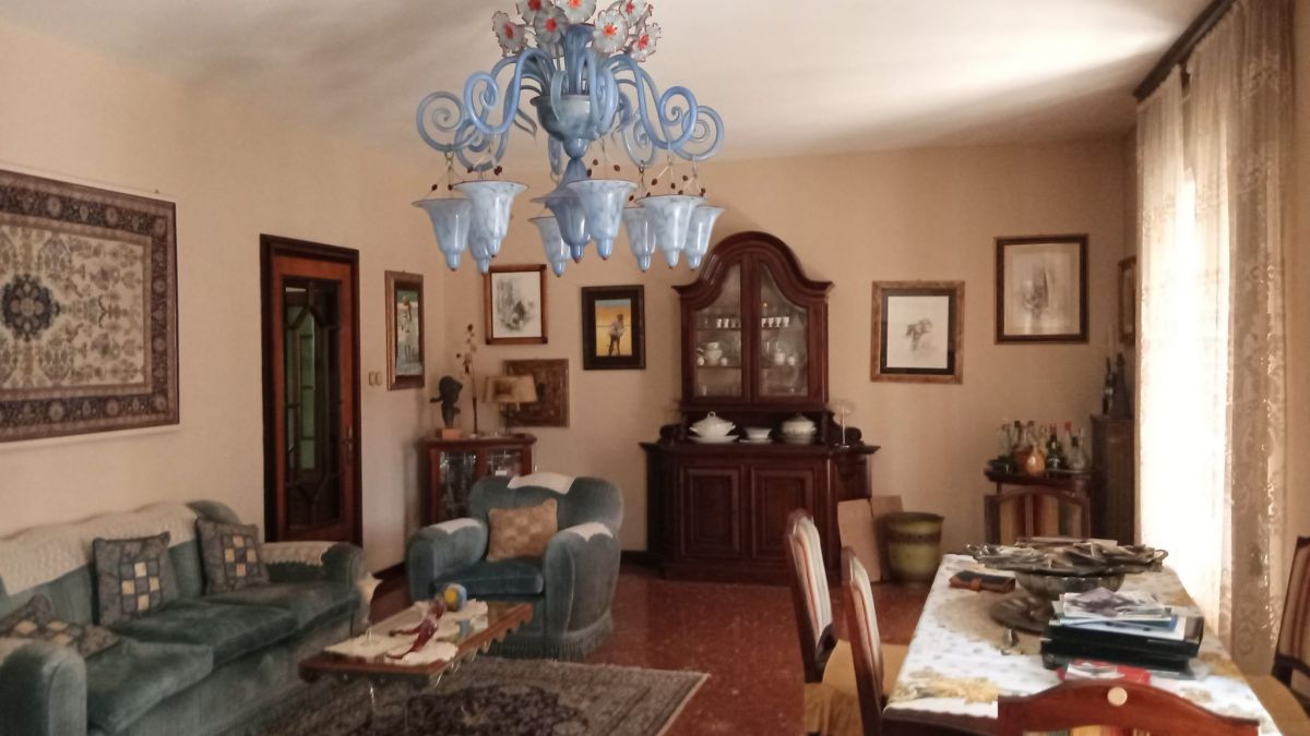 Appartamento di  6 vani /200 mq  a Bari - San Pasquale alta (zona SAN PASQUALE)