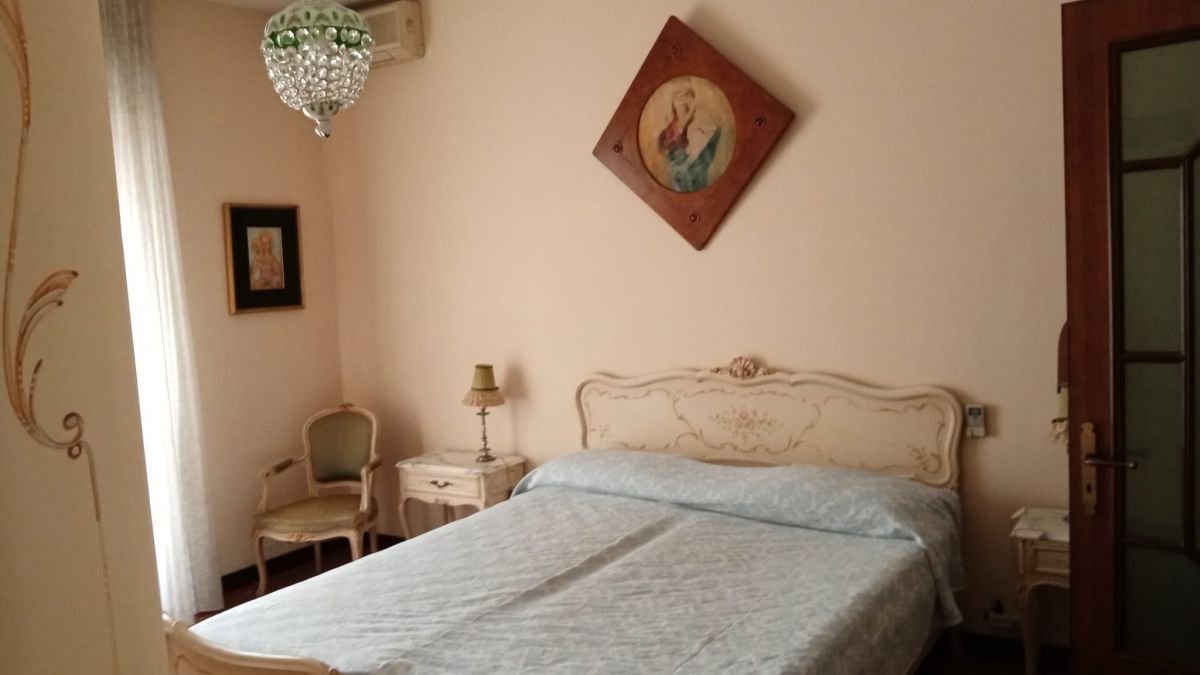 Appartamento di  6 vani /200 mq  a Bari - San Pasquale alta (zona SAN PASQUALE)